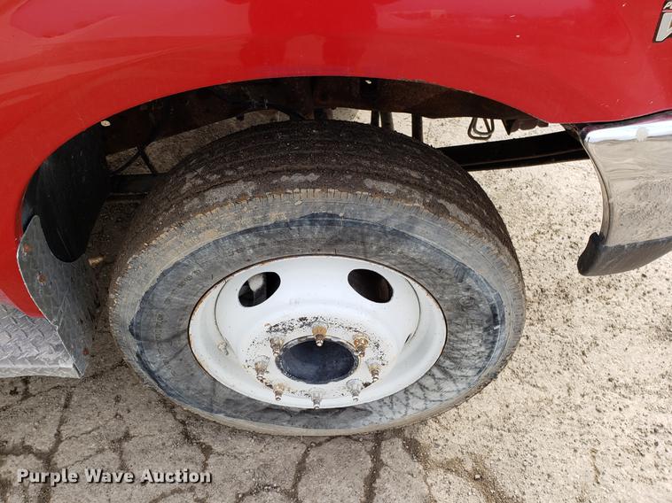 image for item DD3983 1999 Ford F550 utility truck