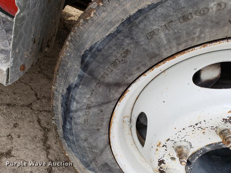 image for item DD3983 1999 Ford F550 utility truck