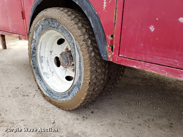 image for item DD3983 1999 Ford F550 utility truck