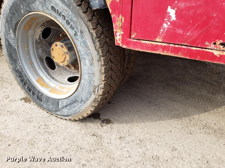 image for item DD3983 1999 Ford F550 utility truck