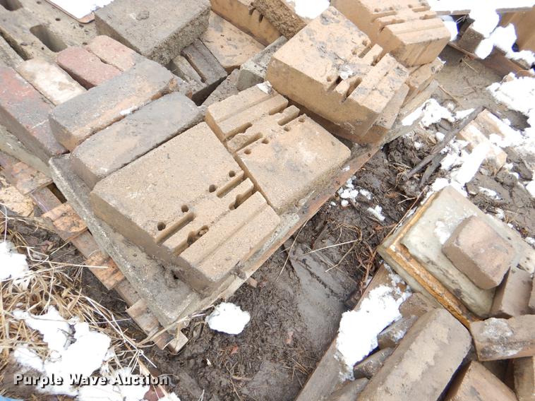 image for item DE0013 Approximately 4,400 landscape bricks, blocks, and pavers