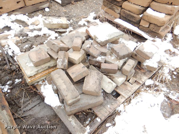 image for item DE0013 Approximately 4,400 landscape bricks, blocks, and pavers