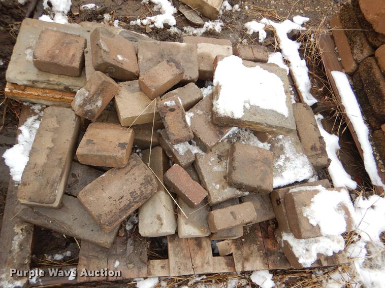 image for item DE0013 Approximately 4,400 landscape bricks, blocks, and pavers