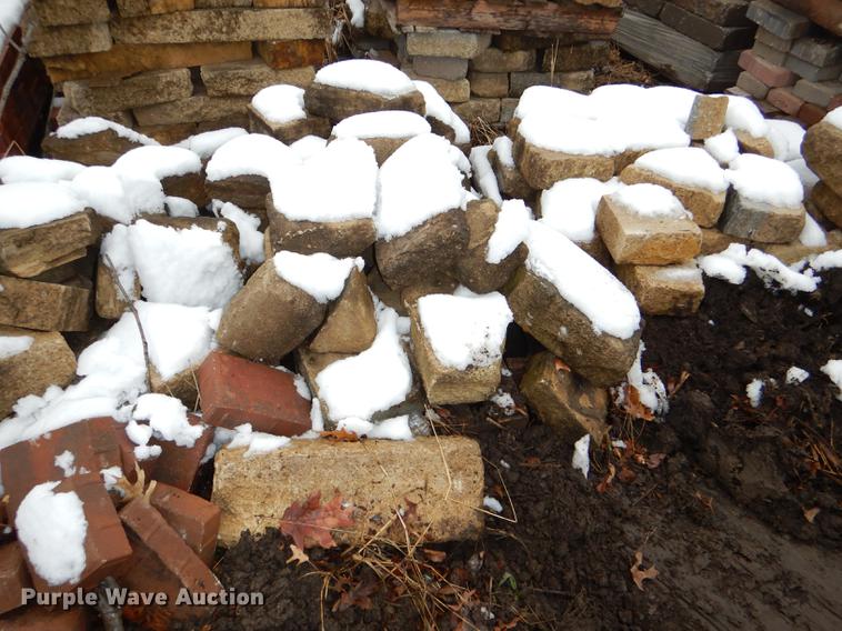 image for item DE0013 Approximately 4,400 landscape bricks, blocks, and pavers