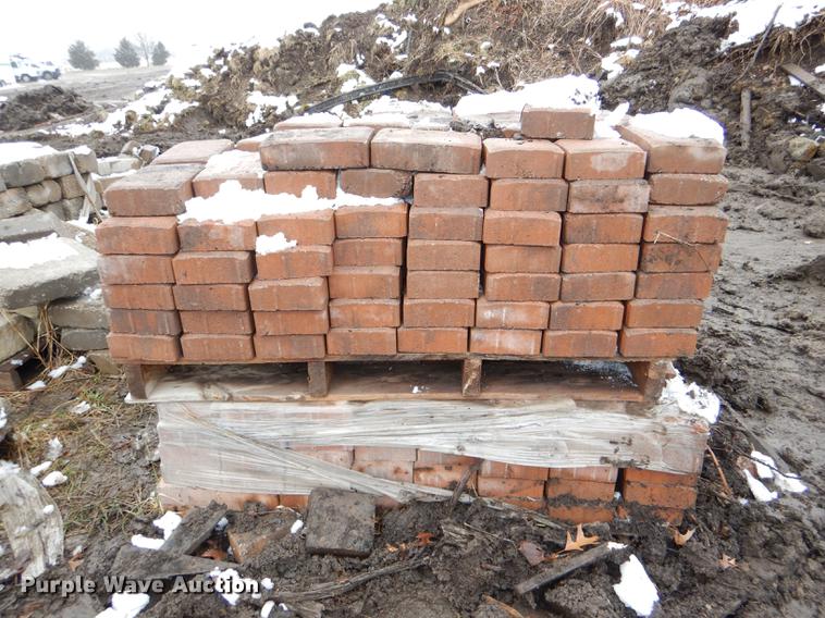 image for item DE0013 Approximately 4,400 landscape bricks, blocks, and pavers