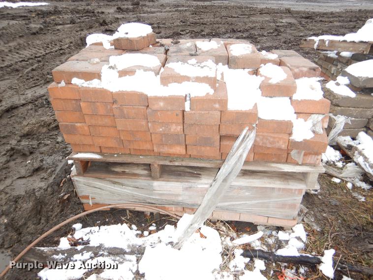 image for item DE0013 Approximately 4,400 landscape bricks, blocks, and pavers