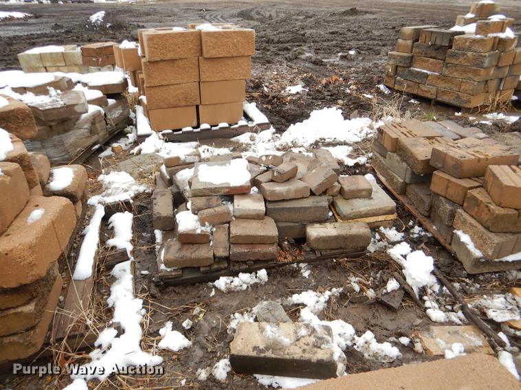 image for item DE0013 Approximately 4,400 landscape bricks, blocks, and pavers