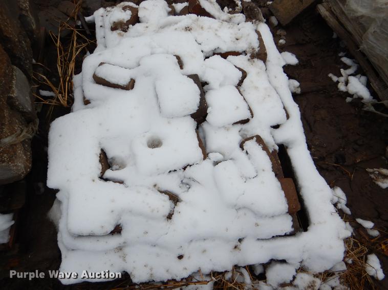 image for item DE0013 Approximately 4,400 landscape bricks, blocks, and pavers