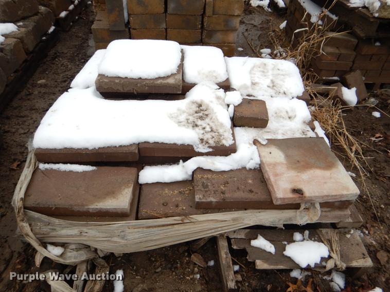 image for item DE0013 Approximately 4,400 landscape bricks, blocks, and pavers