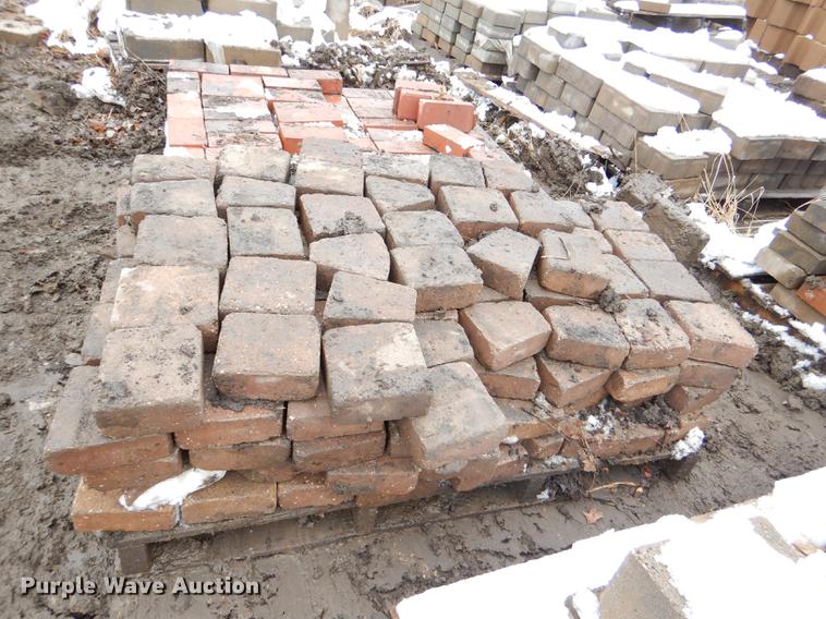 image for item DE0013 Approximately 4,400 landscape bricks, blocks, and pavers