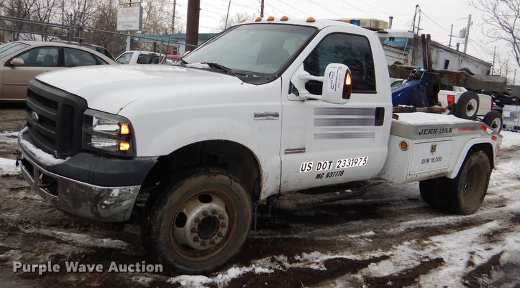 image for item DE0085 2006 Ford F450 Super Duty XLT tow truck