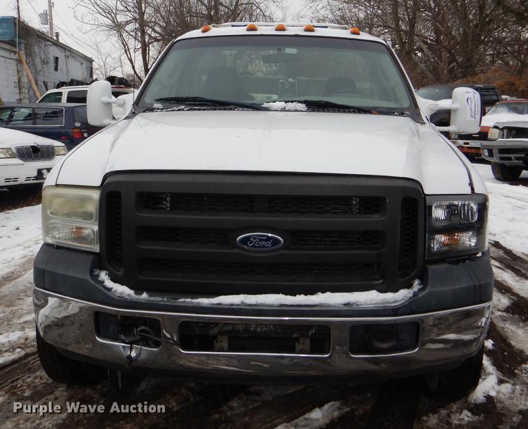 image for item DE0085 2006 Ford F450 Super Duty XLT tow truck