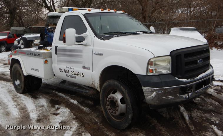 image for item DE0085 2006 Ford F450 Super Duty XLT tow truck