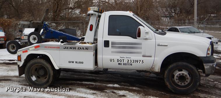 image for item DE0085 2006 Ford F450 Super Duty XLT tow truck