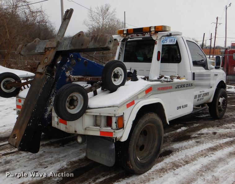 image for item DE0085 2006 Ford F450 Super Duty XLT tow truck
