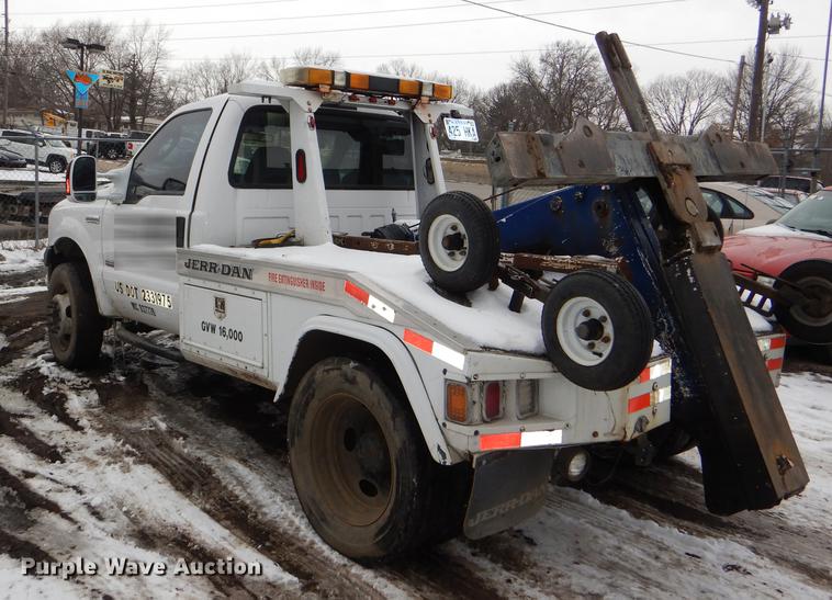 image for item DE0085 2006 Ford F450 Super Duty XLT tow truck
