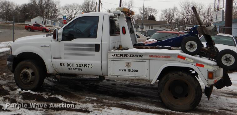 image for item DE0085 2006 Ford F450 Super Duty XLT tow truck