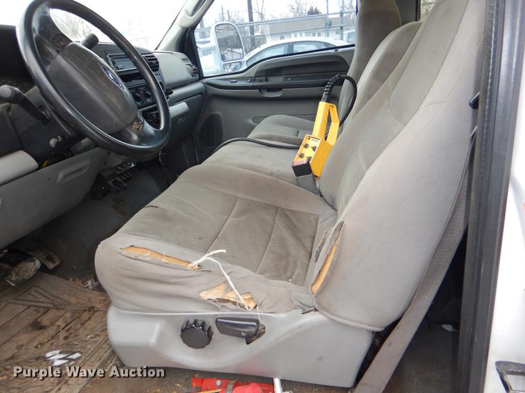 image for item DE0085 2006 Ford F450 Super Duty XLT tow truck