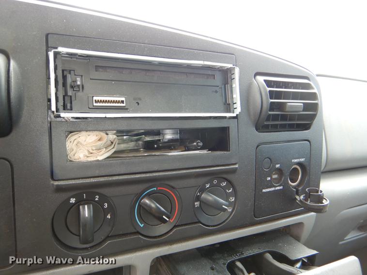 image for item DE0085 2006 Ford F450 Super Duty XLT tow truck