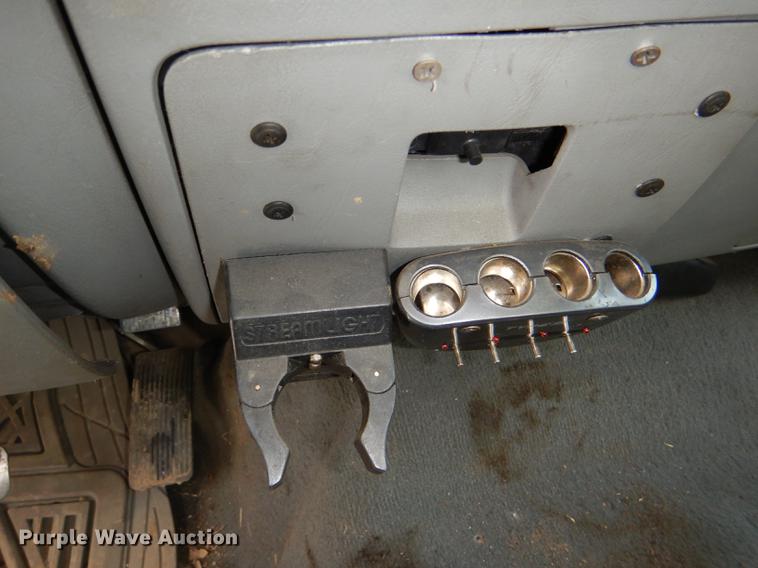 image for item DE0085 2006 Ford F450 Super Duty XLT tow truck