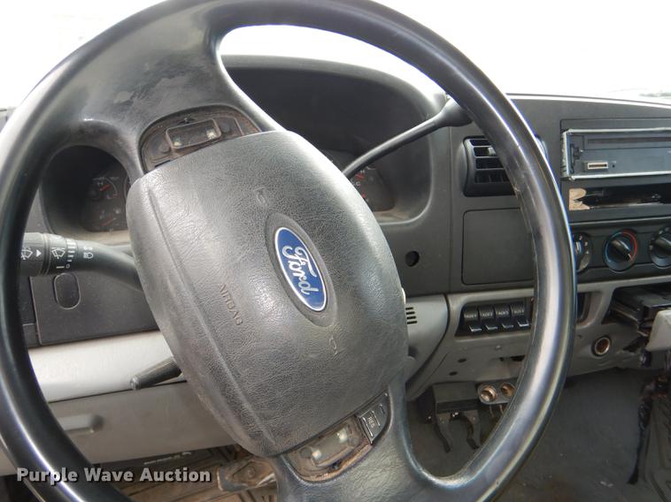 image for item DE0085 2006 Ford F450 Super Duty XLT tow truck