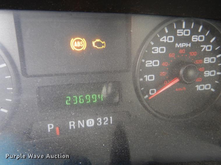 image for item DE0085 2006 Ford F450 Super Duty XLT tow truck