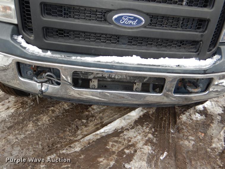 image for item DE0085 2006 Ford F450 Super Duty XLT tow truck