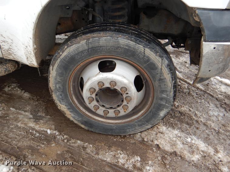 image for item DE0085 2006 Ford F450 Super Duty XLT tow truck