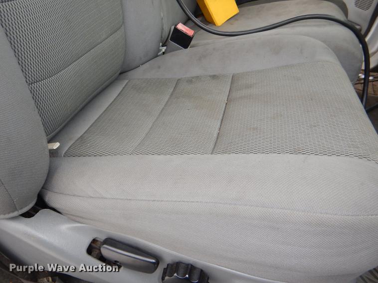 image for item DE0085 2006 Ford F450 Super Duty XLT tow truck