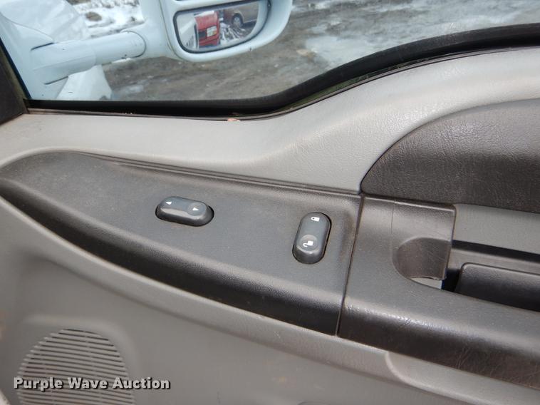 image for item DE0085 2006 Ford F450 Super Duty XLT tow truck