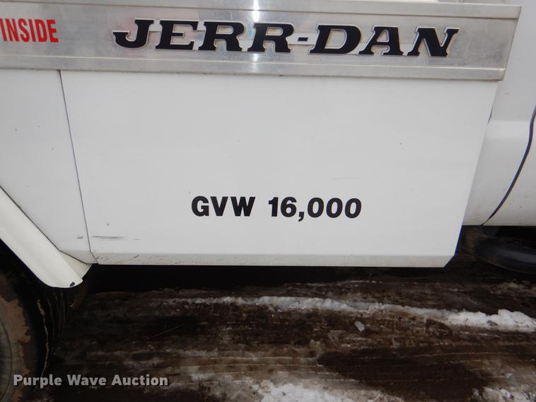 image for item DE0085 2006 Ford F450 Super Duty XLT tow truck