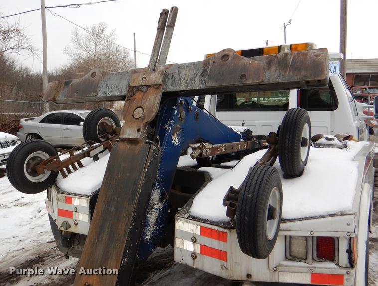 image for item DE0085 2006 Ford F450 Super Duty XLT tow truck