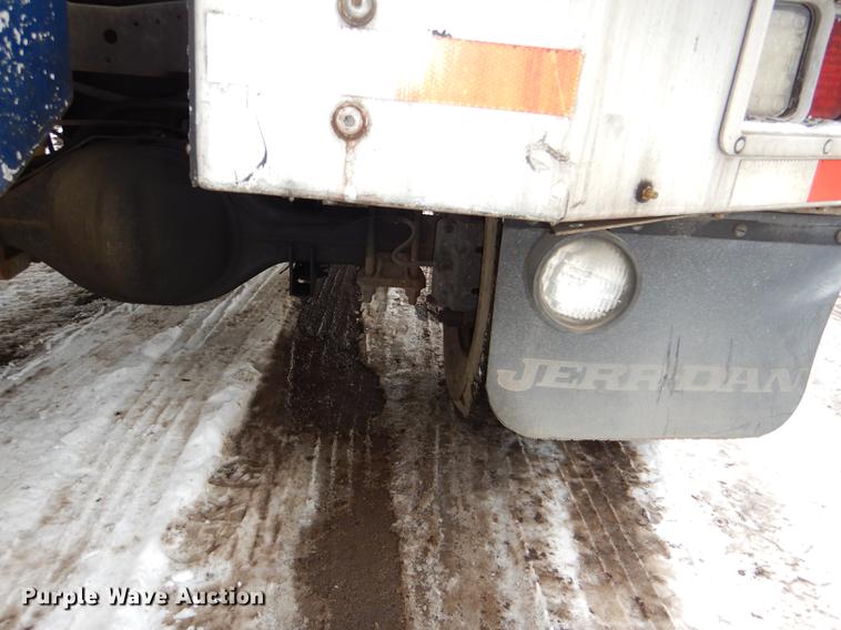 image for item DE0085 2006 Ford F450 Super Duty XLT tow truck