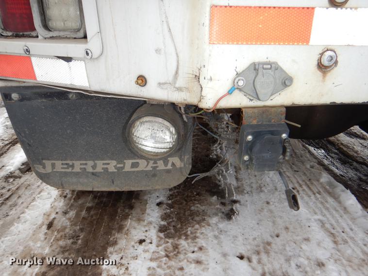 image for item DE0085 2006 Ford F450 Super Duty XLT tow truck