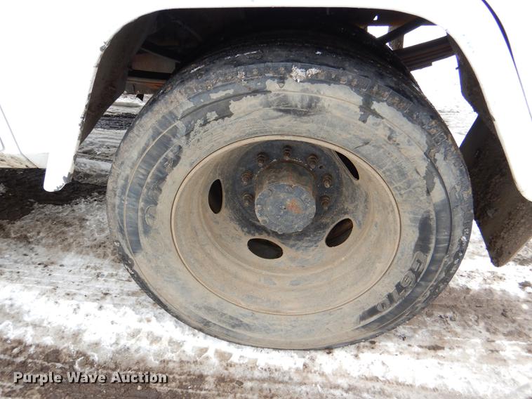 image for item DE0085 2006 Ford F450 Super Duty XLT tow truck