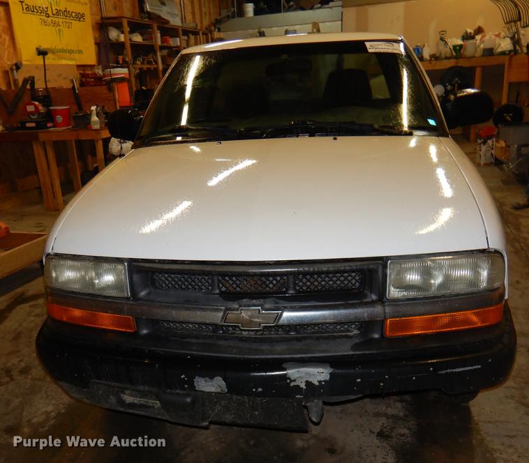 image for item DE0090 2003 Chevrolet S10 Ext. Cab pickup truck