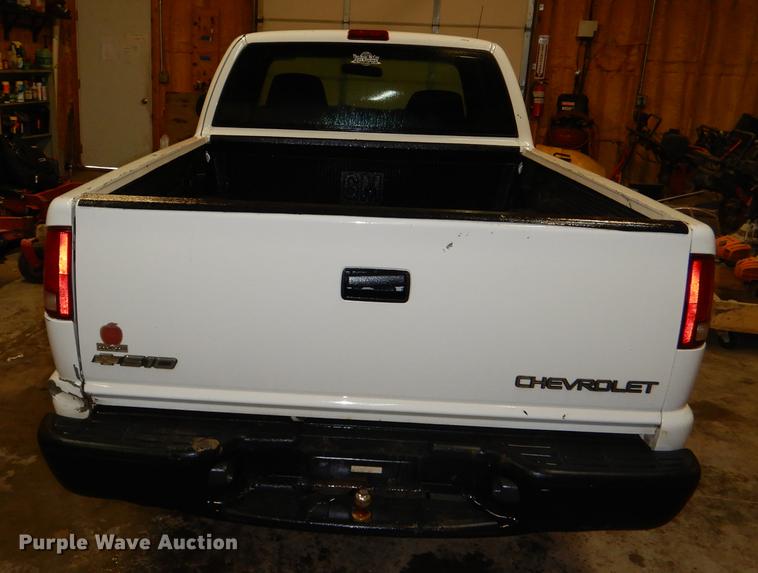 image for item DE0090 2003 Chevrolet S10 Ext. Cab pickup truck