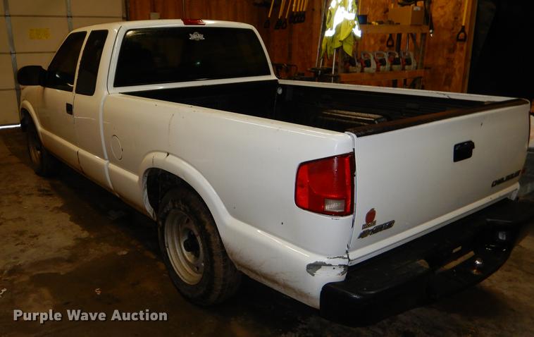 image for item DE0090 2003 Chevrolet S10 Ext. Cab pickup truck