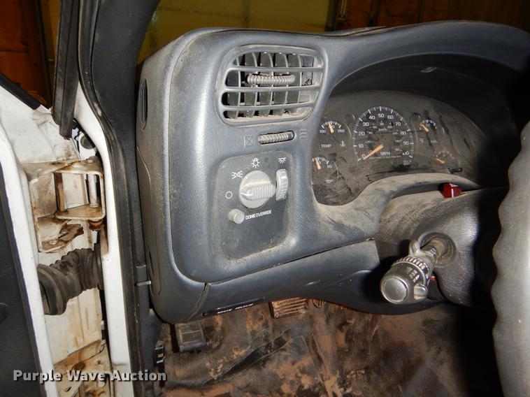 image for item DE0090 2003 Chevrolet S10 Ext. Cab pickup truck