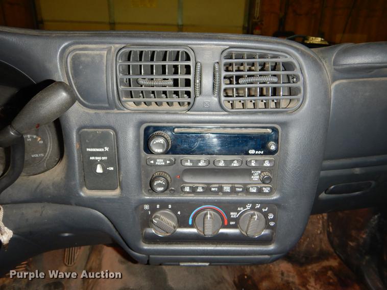 image for item DE0090 2003 Chevrolet S10 Ext. Cab pickup truck