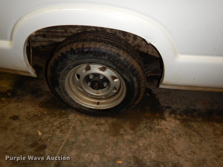 image for item DE0090 2003 Chevrolet S10 Ext. Cab pickup truck