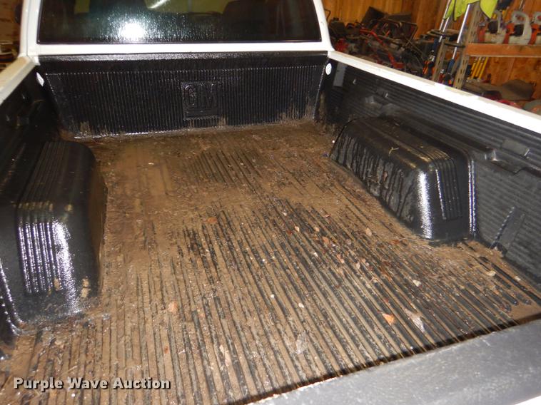 image for item DE0090 2003 Chevrolet S10 Ext. Cab pickup truck