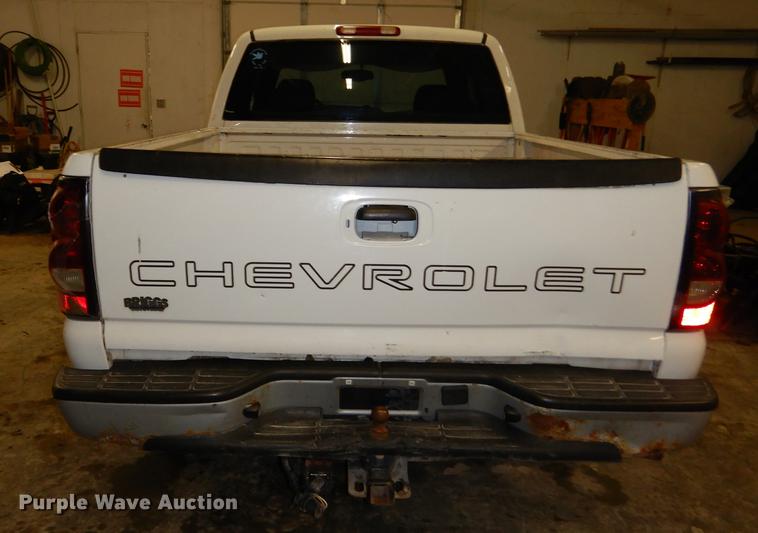 image for item DE0092 2004 Chevrolet Silverado 1500 Ext. Cab pickup truck