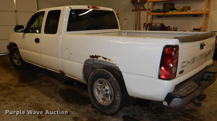 image for item DE0092 2004 Chevrolet Silverado 1500 Ext. Cab pickup truck