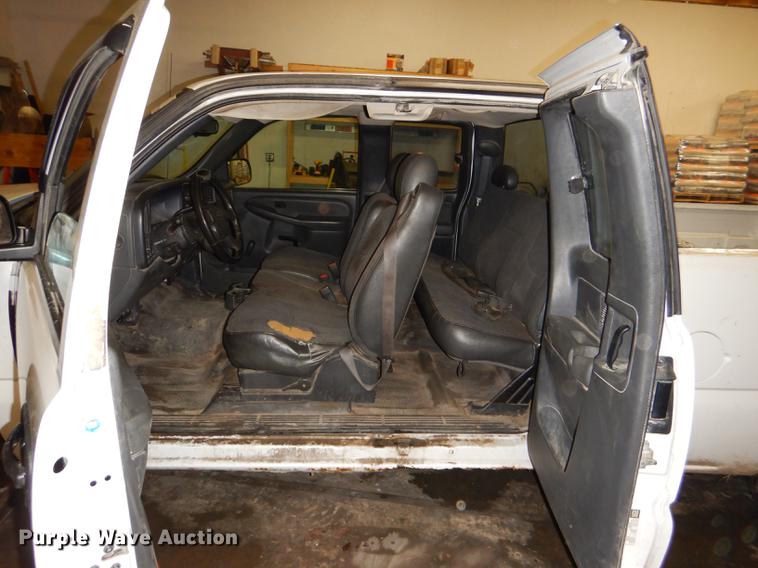 image for item DE0092 2004 Chevrolet Silverado 1500 Ext. Cab pickup truck