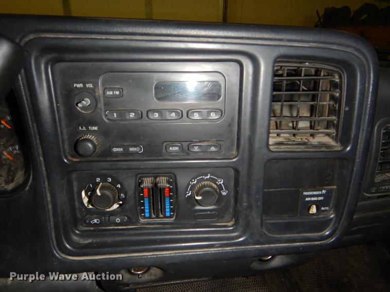 image for item DE0092 2004 Chevrolet Silverado 1500 Ext. Cab pickup truck