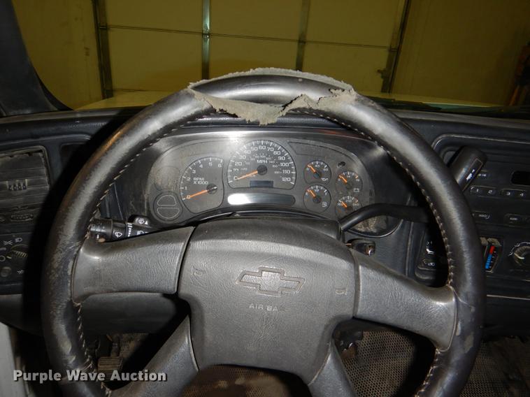 image for item DE0092 2004 Chevrolet Silverado 1500 Ext. Cab pickup truck