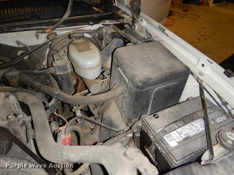 image for item DE0092 2004 Chevrolet Silverado 1500 Ext. Cab pickup truck