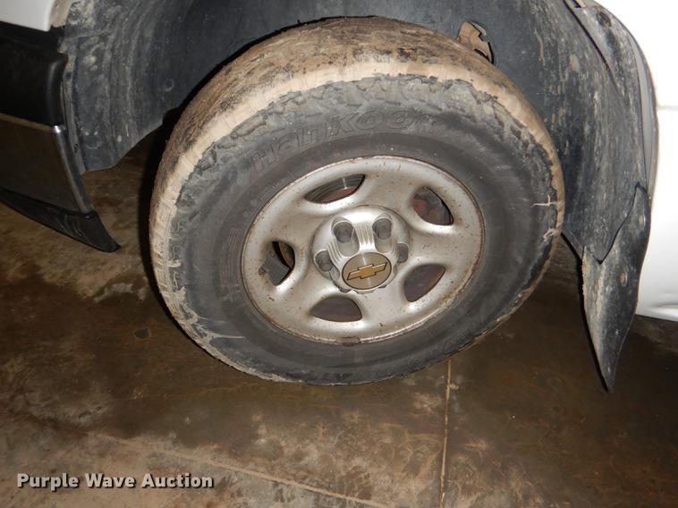 image for item DE0092 2004 Chevrolet Silverado 1500 Ext. Cab pickup truck