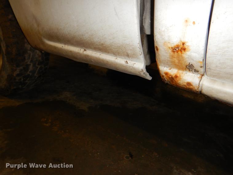 image for item DE0092 2004 Chevrolet Silverado 1500 Ext. Cab pickup truck